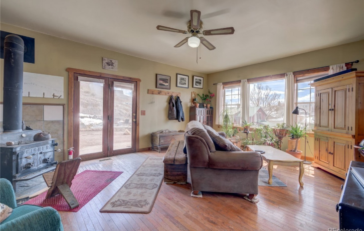 107 E First Street Photo