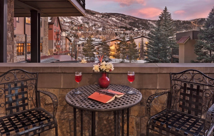 2250 Apres Ski Way Photo