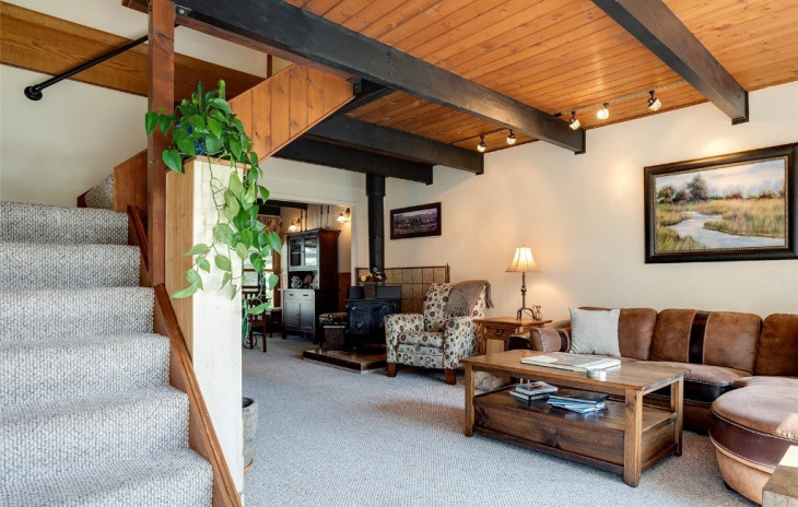 2555 Honeysuckle Lane Photo