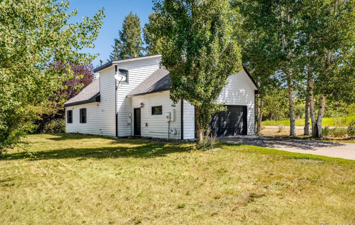 1255 Meadowood Lane Photo