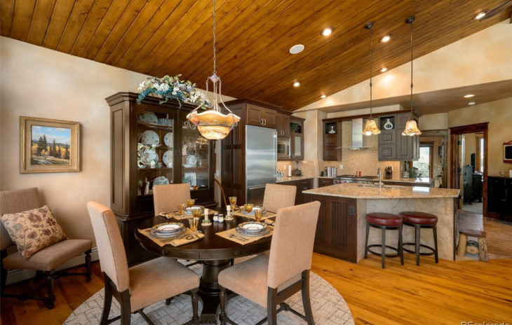 1915 Walton Creek Road Photo