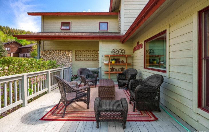 1885 Hunters Drive Photo