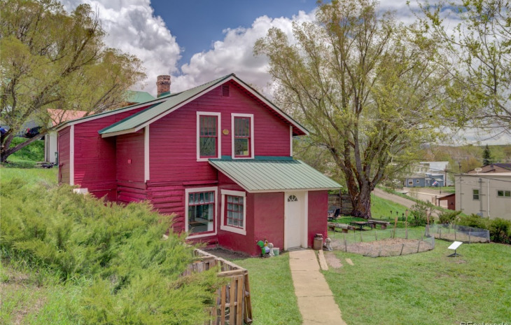 112 E 1st Street Photo