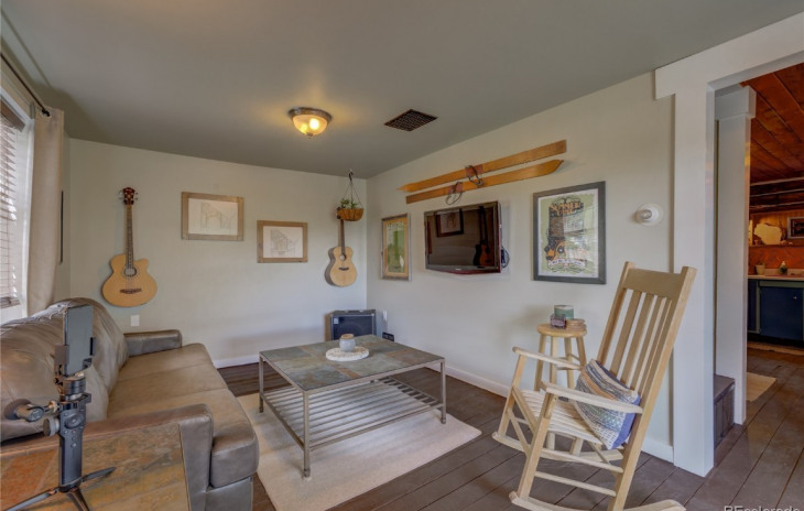 112 E 1st Street Photo