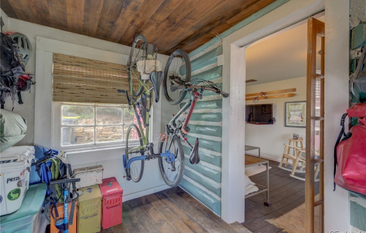 112 E 1st Street Photo