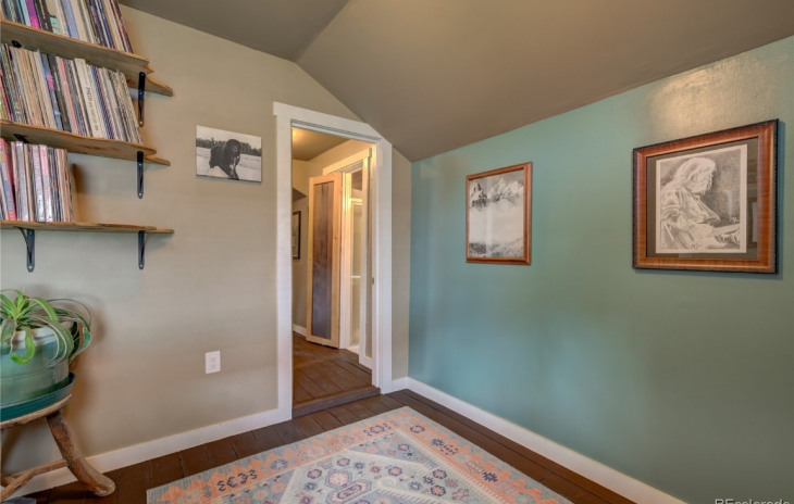 112 E 1st Street Photo