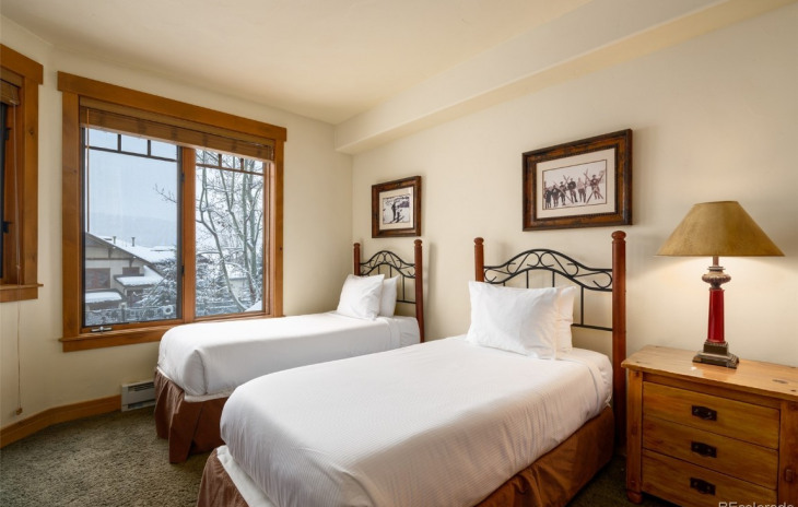 1463 Flattop Circle Photo