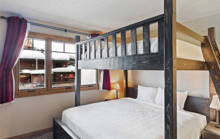 2335 Apres Ski Way Photo