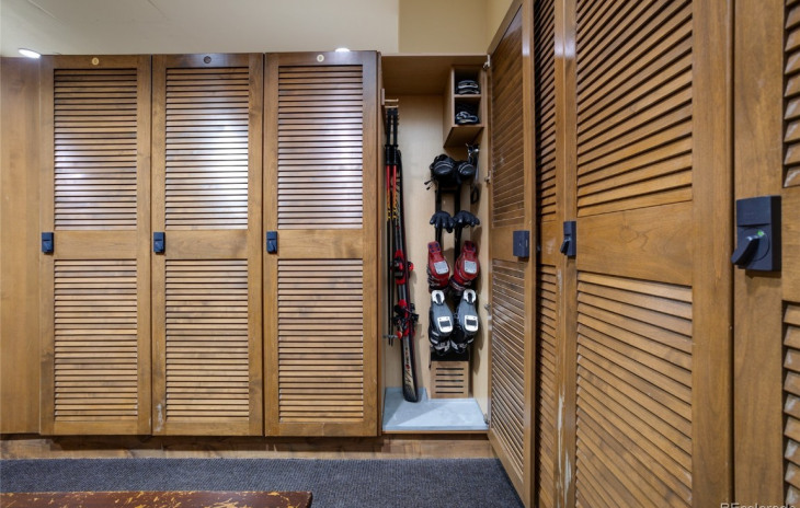 2410 Ski Trail Lane Photo