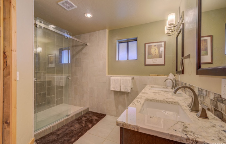 1870 Hunters Drive Photo