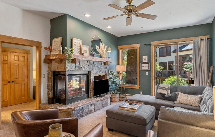 1463 Flattop Circle Photo