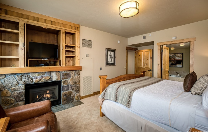 2300 Mount Werner Circle Photo