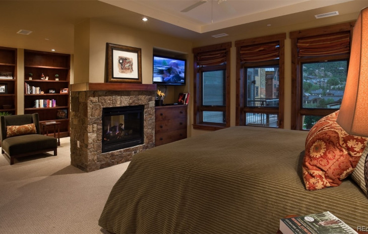 2250 Apres Ski Way Photo