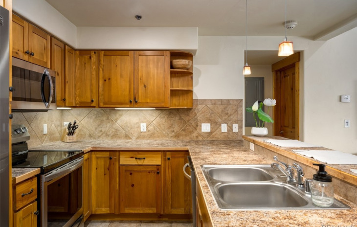 435 Ore House Plaza Photo