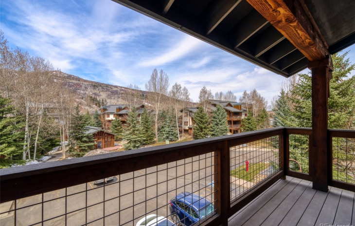 435 Ore House Plaza Photo