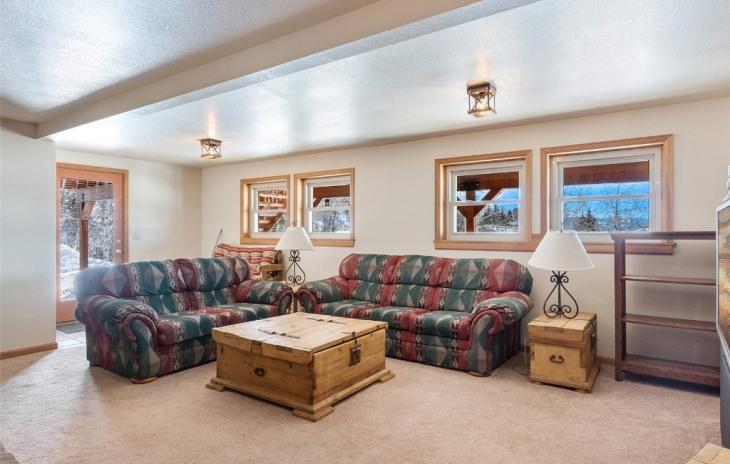 2885 Ski Trail Lane Photo
