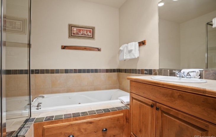 1510 Flattop Circle Photo