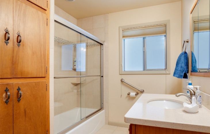 1042 Village Lane Photo