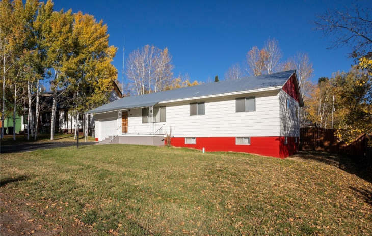 1042 Village Lane Photo