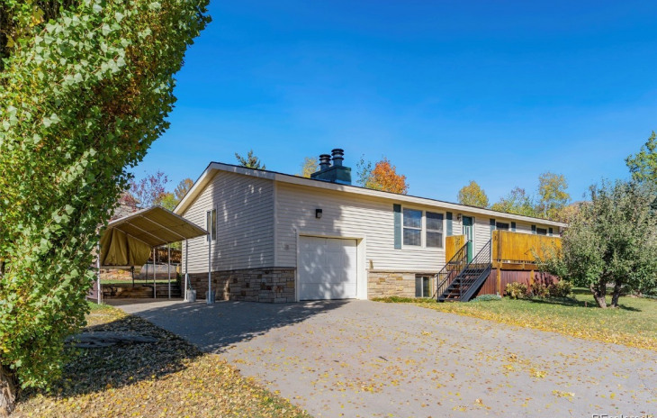 60 Maple Street Photo