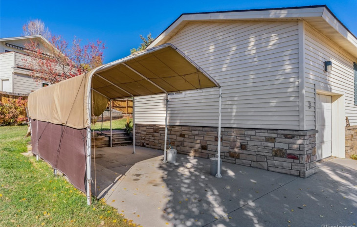 60 Maple Street Photo