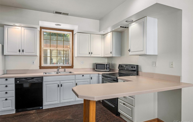 634 Oak Street Photo