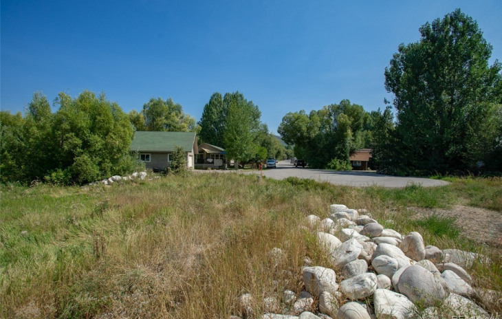 2988 Honeysuckle Lane Photo