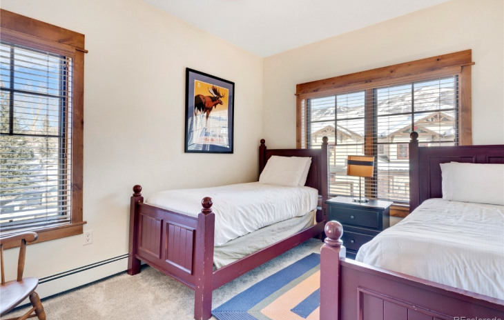1421 Flattop Circle Photo