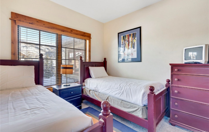 1421 Flattop Circle Photo