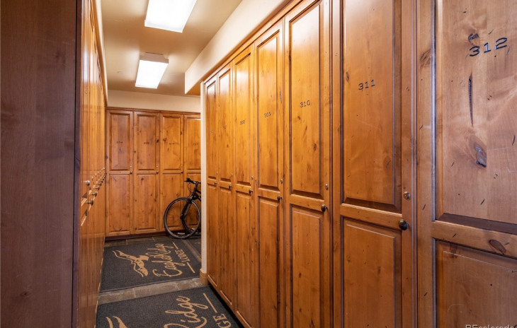 1421 Flattop Circle Photo