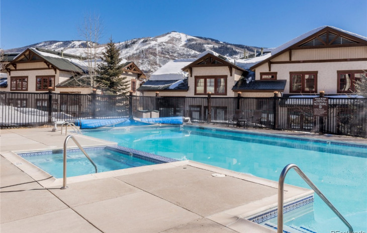1421 Flattop Circle Photo