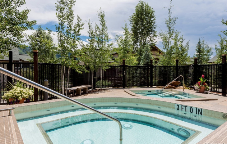 1421 Flattop Circle Photo