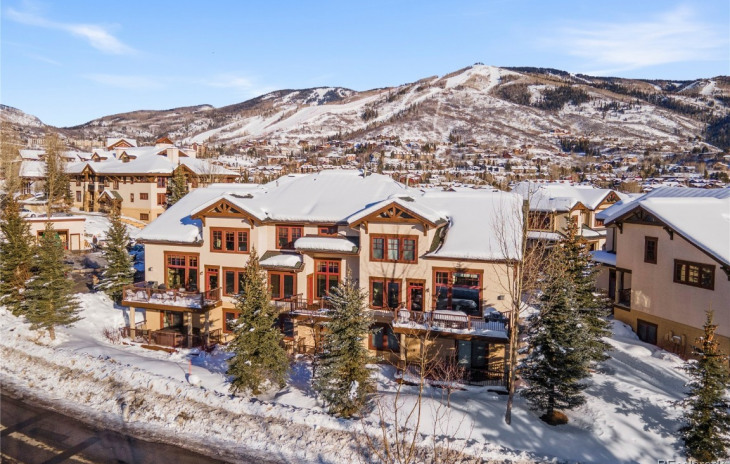 1421 Flattop Circle Photo