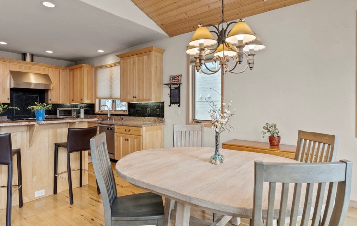 1912 Spinnaker Lane Photo