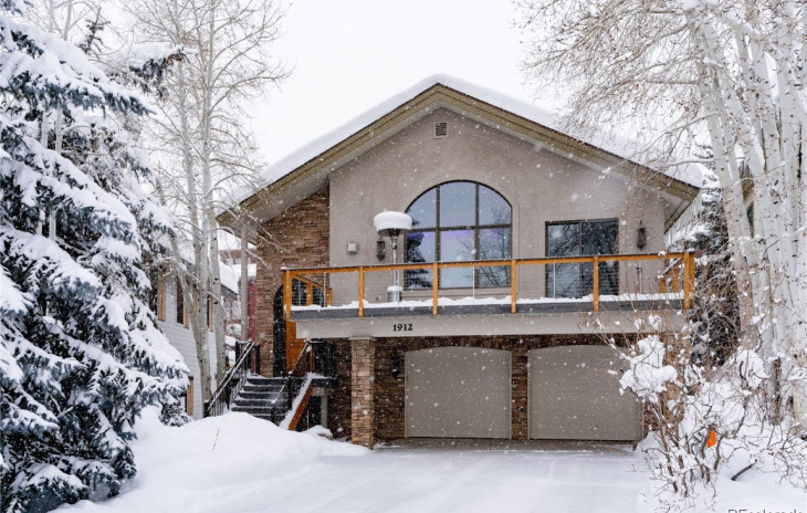 1912 Spinnaker Lane Photo