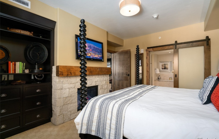 2410 Ski Trail Lane Photo