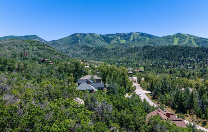 520 Steamboat Boulevard Photo