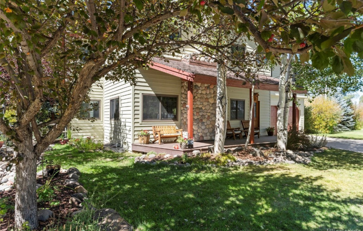 1215 Meadowood Lane Photo