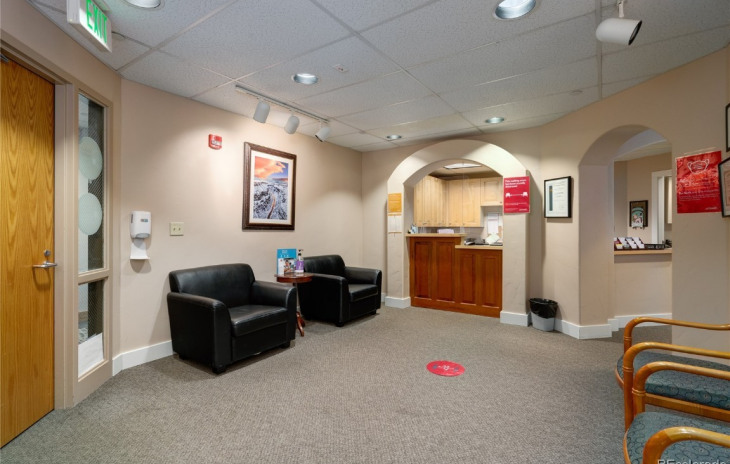 940 Central Park Drive Photo