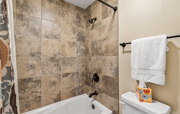 2025 Walton Creek Road Photo