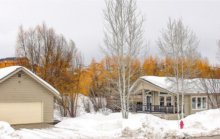 2944 Honeysuckle Lane Photo