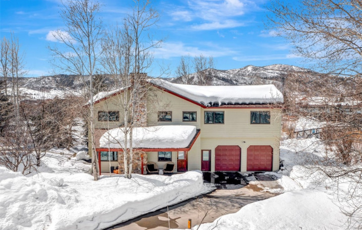 1215 Meadowood Lane Photo