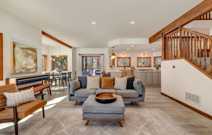 1215 Meadowood Lane Photo