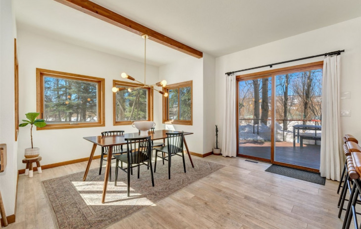 1215 Meadowood Lane Photo