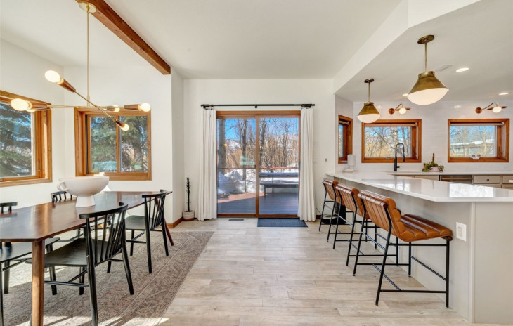 1215 Meadowood Lane Photo