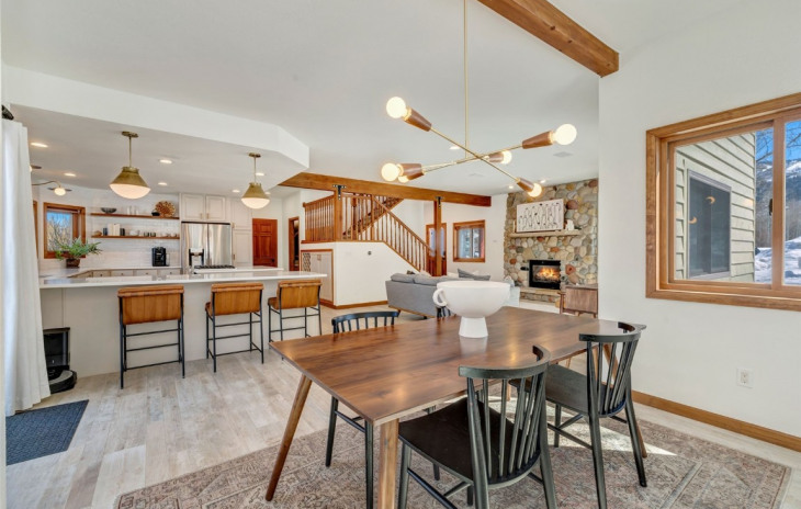 1215 Meadowood Lane Photo