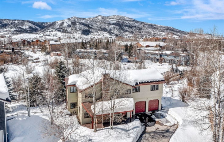 1215 Meadowood Lane Photo