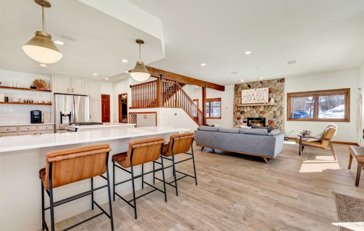 1215 Meadowood Lane Photo