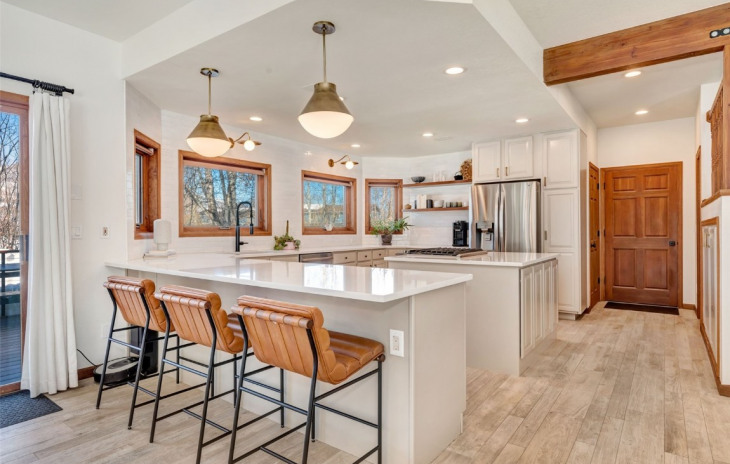 1215 Meadowood Lane Photo