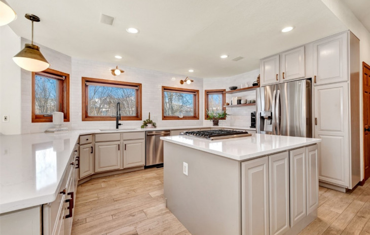 1215 Meadowood Lane Photo